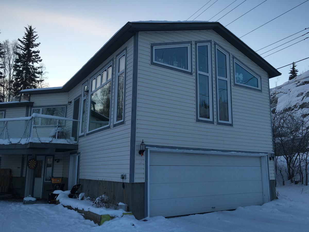 Mabuhay Lakeside Manor Acomodação com café da manhã Yellowknife Exterior foto