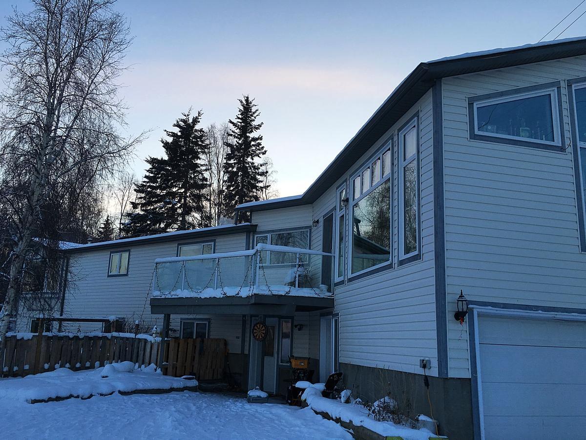 Mabuhay Lakeside Manor Acomodação com café da manhã Yellowknife Exterior foto