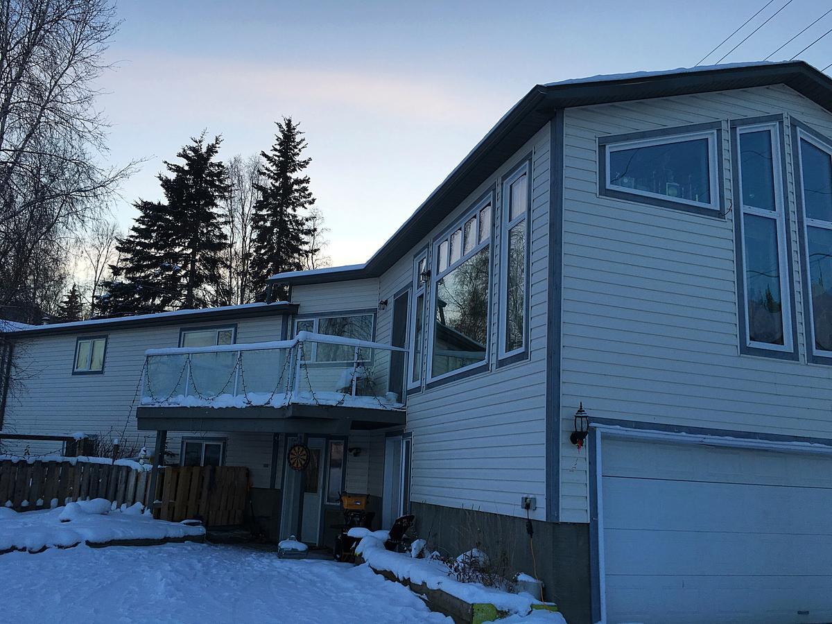 Mabuhay Lakeside Manor Acomodação com café da manhã Yellowknife Exterior foto