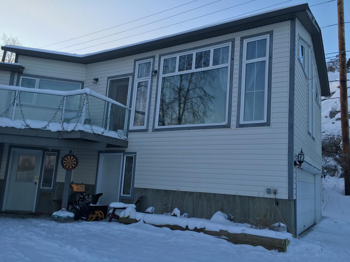 Mabuhay Lakeside Manor Acomodação com café da manhã Yellowknife Exterior foto