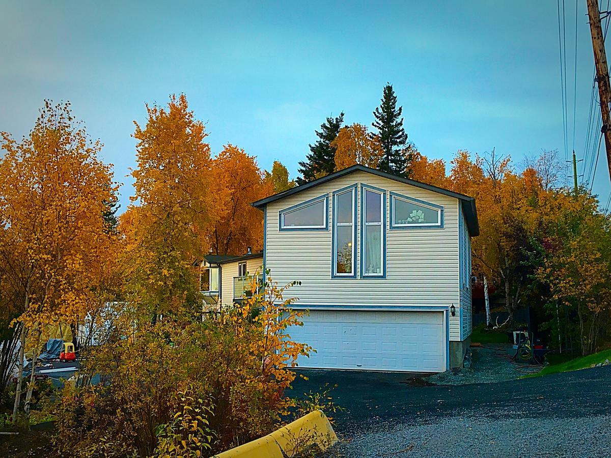 Mabuhay Lakeside Manor Acomodação com café da manhã Yellowknife Exterior foto