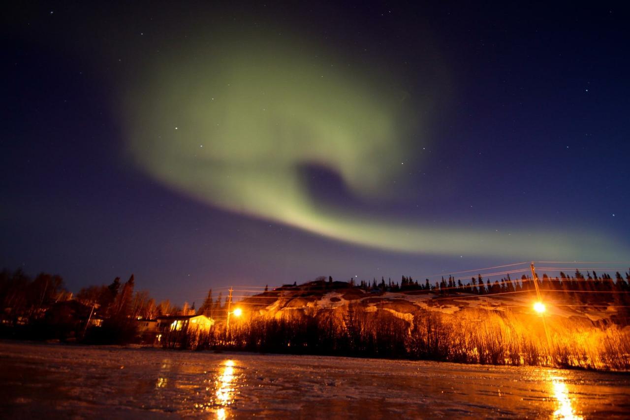 Mabuhay Lakeside Manor Acomodação com café da manhã Yellowknife Exterior foto