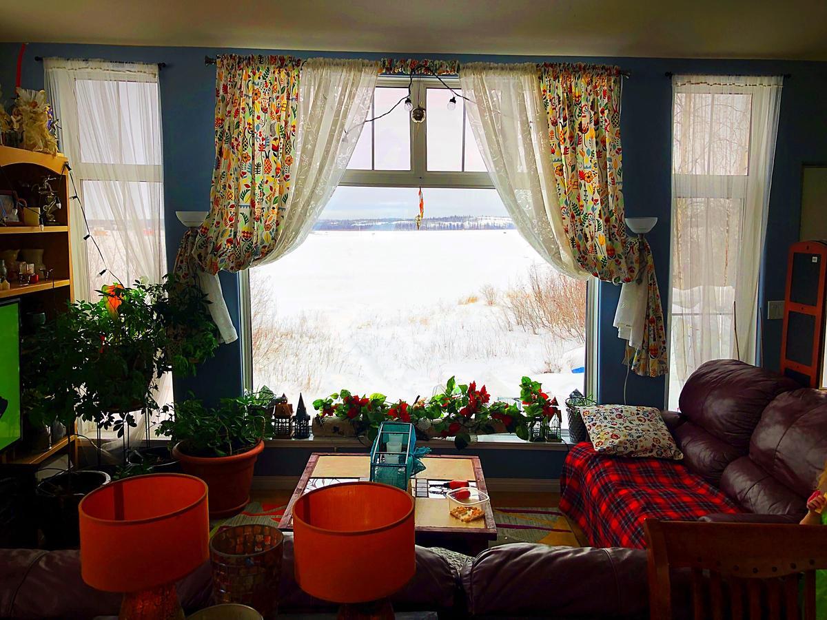 Mabuhay Lakeside Manor Acomodação com café da manhã Yellowknife Exterior foto