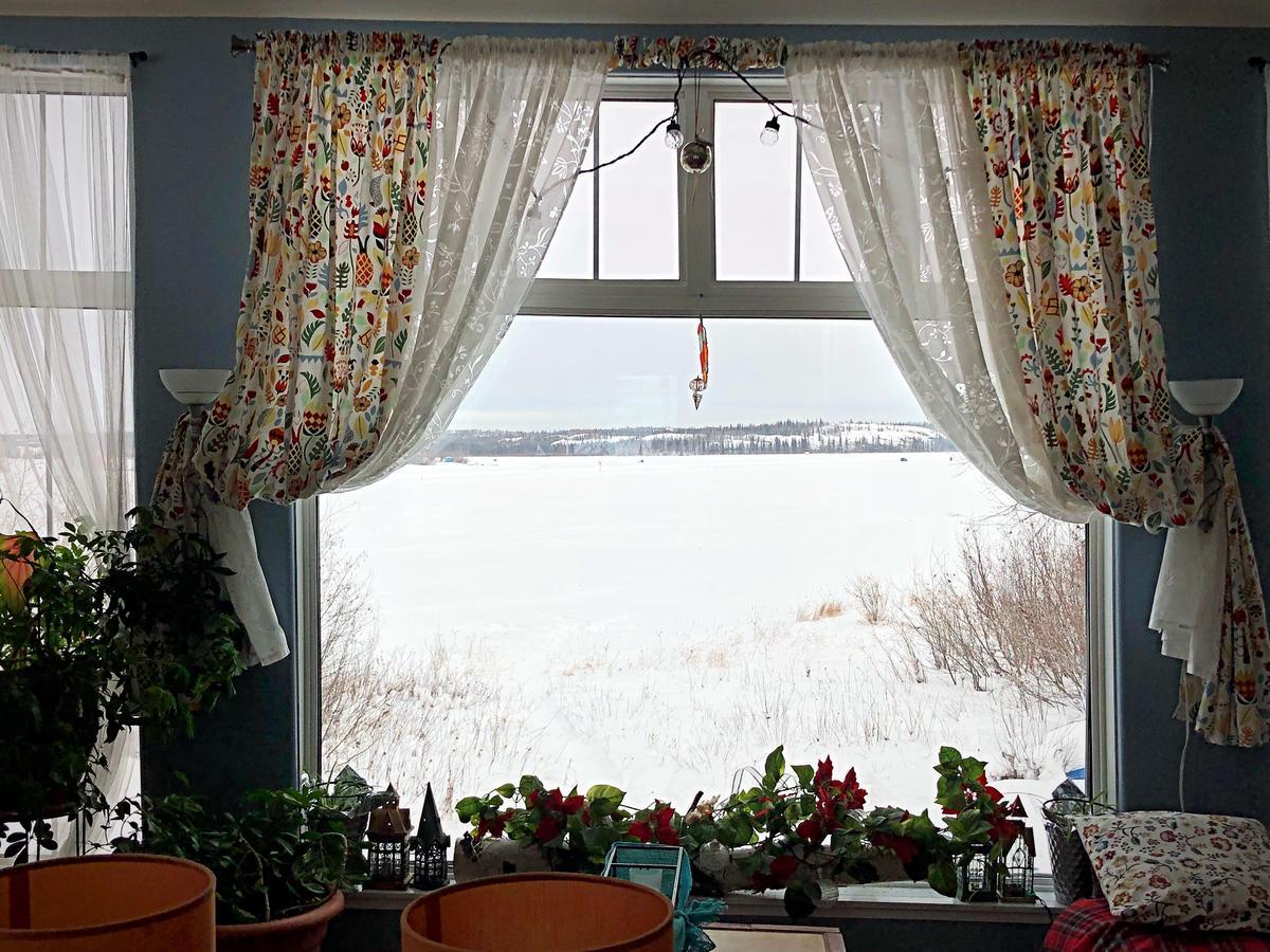 Mabuhay Lakeside Manor Acomodação com café da manhã Yellowknife Exterior foto