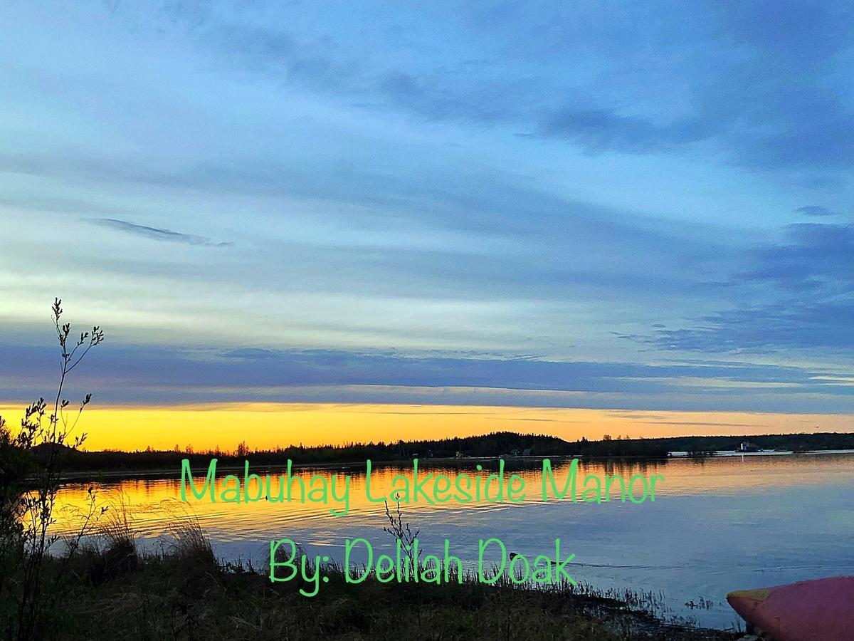 Mabuhay Lakeside Manor Acomodação com café da manhã Yellowknife Exterior foto