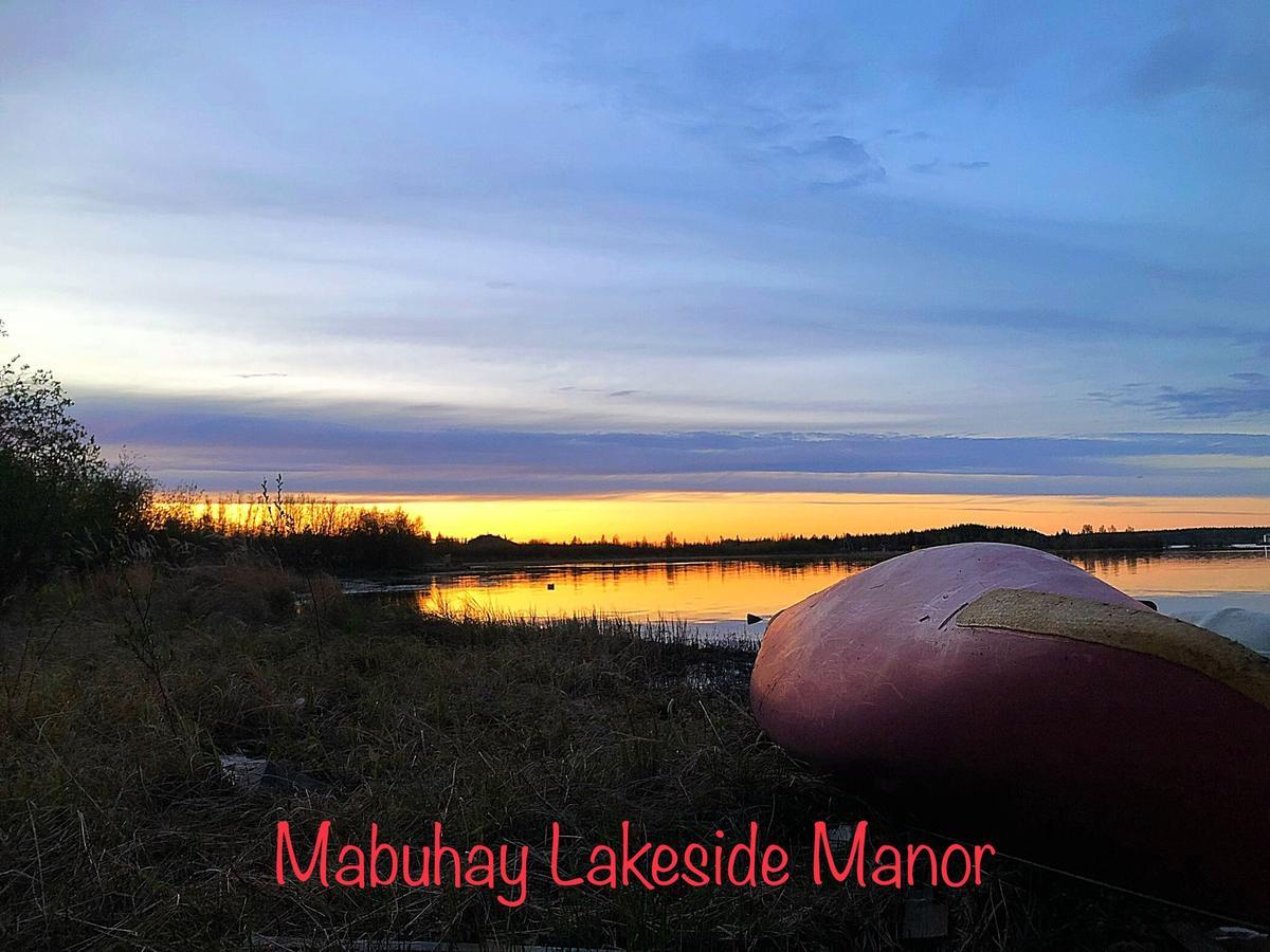 Mabuhay Lakeside Manor Acomodação com café da manhã Yellowknife Exterior foto