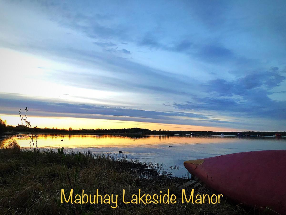 Mabuhay Lakeside Manor Acomodação com café da manhã Yellowknife Exterior foto