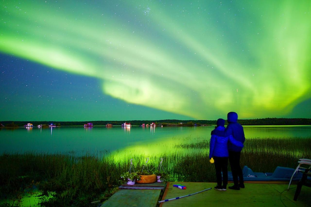 Mabuhay Lakeside Manor Acomodação com café da manhã Yellowknife Exterior foto