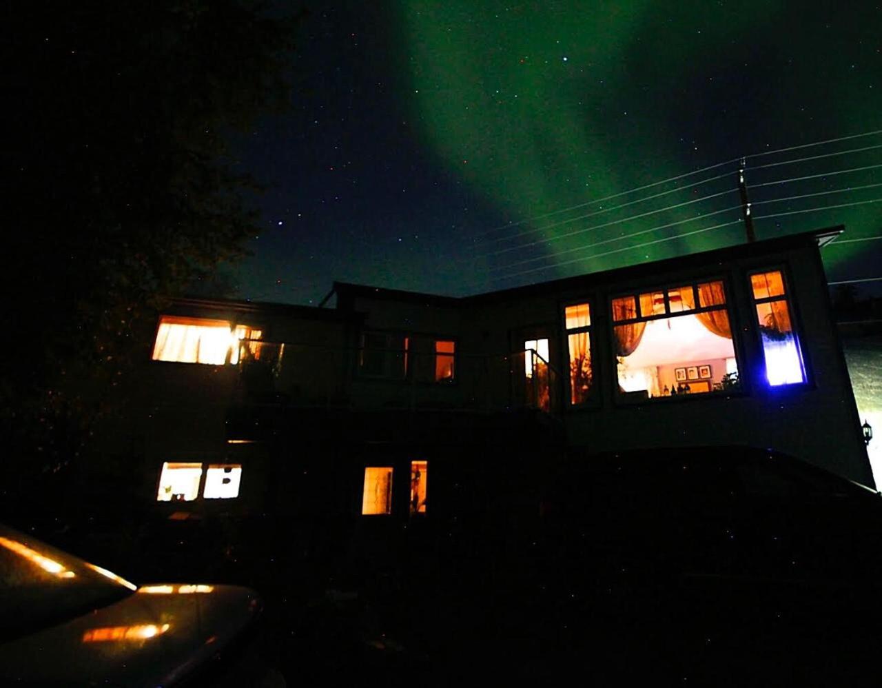 Mabuhay Lakeside Manor Acomodação com café da manhã Yellowknife Exterior foto