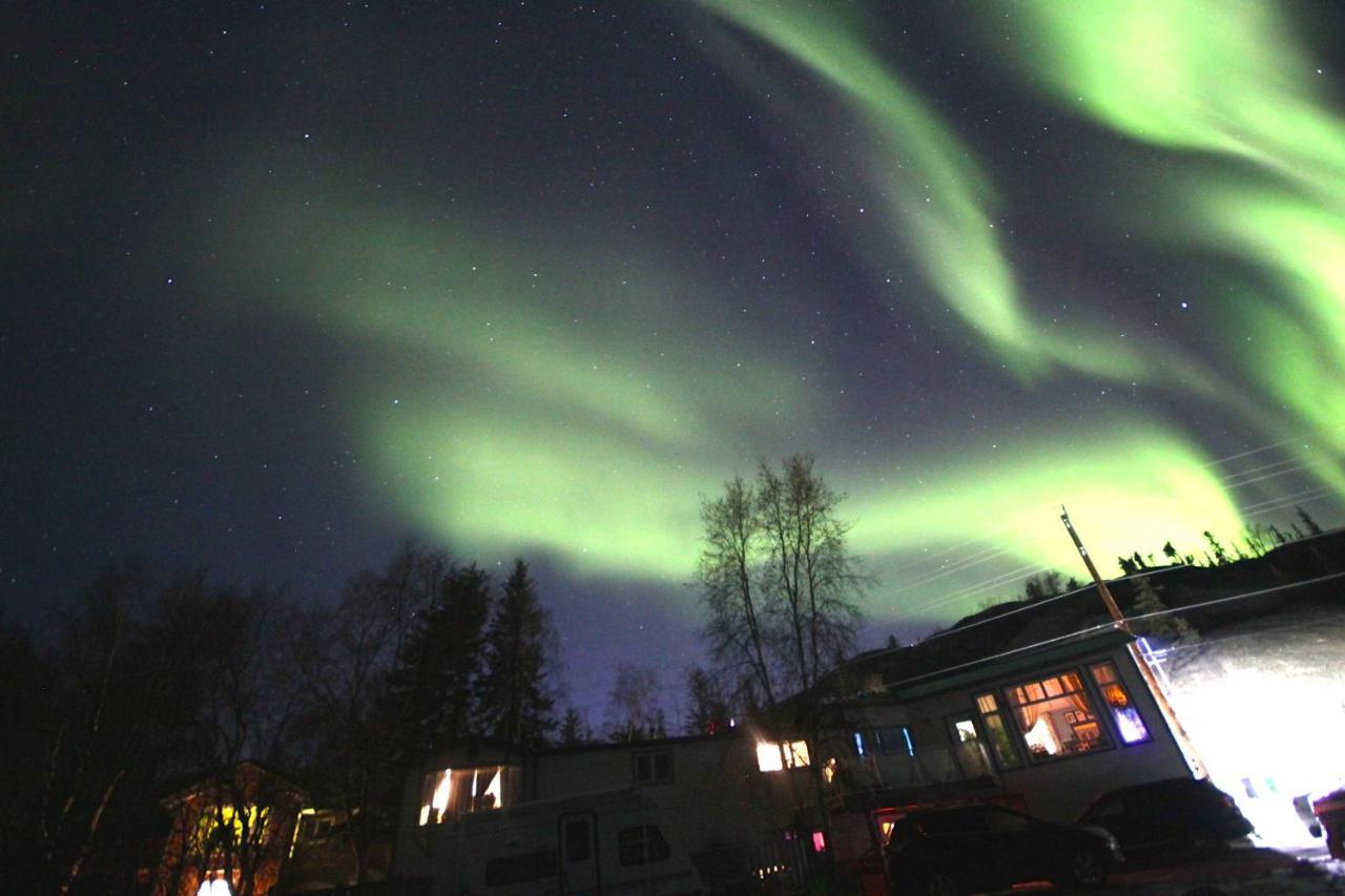 Mabuhay Lakeside Manor Acomodação com café da manhã Yellowknife Exterior foto